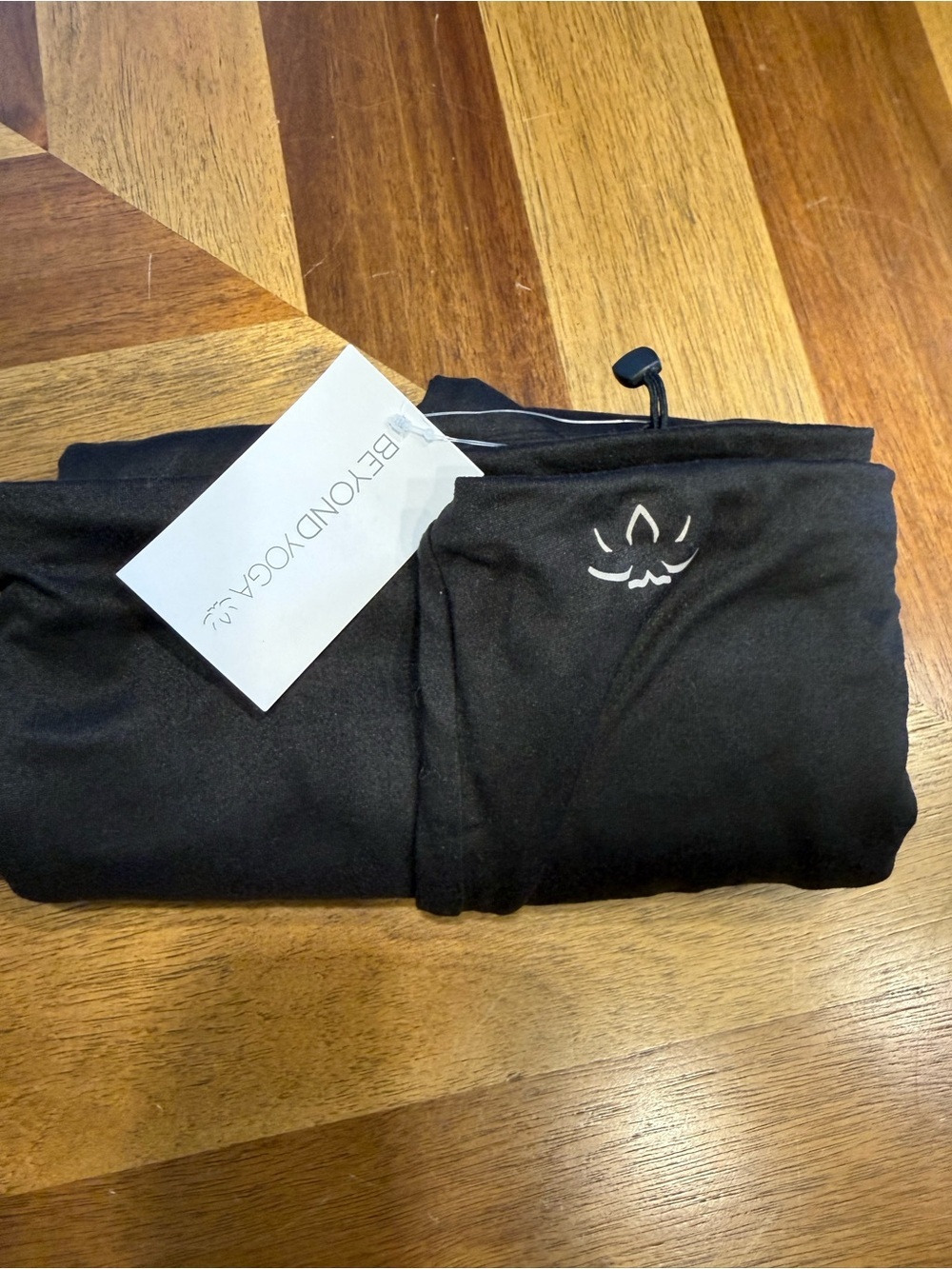 Beyond Yoga Black Scarf Wrap with Logo new with tag